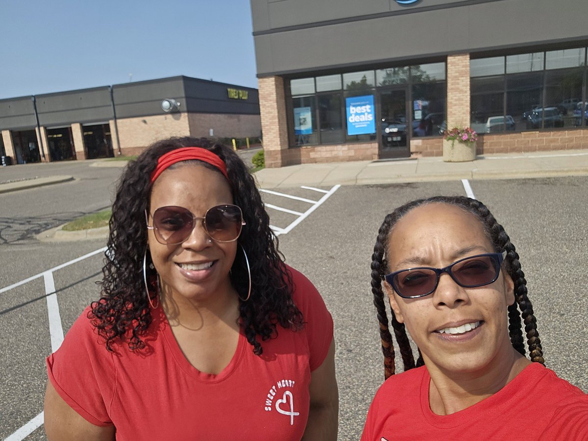 cwa7250's tweet photo. “Tell the whole d*mn world this is UNION TERRITORY!” Across three Twin Cities
Solidarity with @CWAUnion D3 &amp; D9!

#attstrike #CWAStrong https://t.co/R7K0DlfUJf