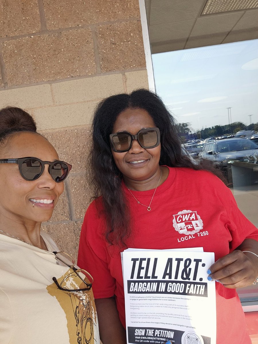cwa7250's tweet photo. “Tell the whole d*mn world this is UNION TERRITORY!” Across three Twin Cities
Solidarity with @CWAUnion D3 &amp; D9!

#attstrike #CWAStrong https://t.co/R7K0DlfUJf