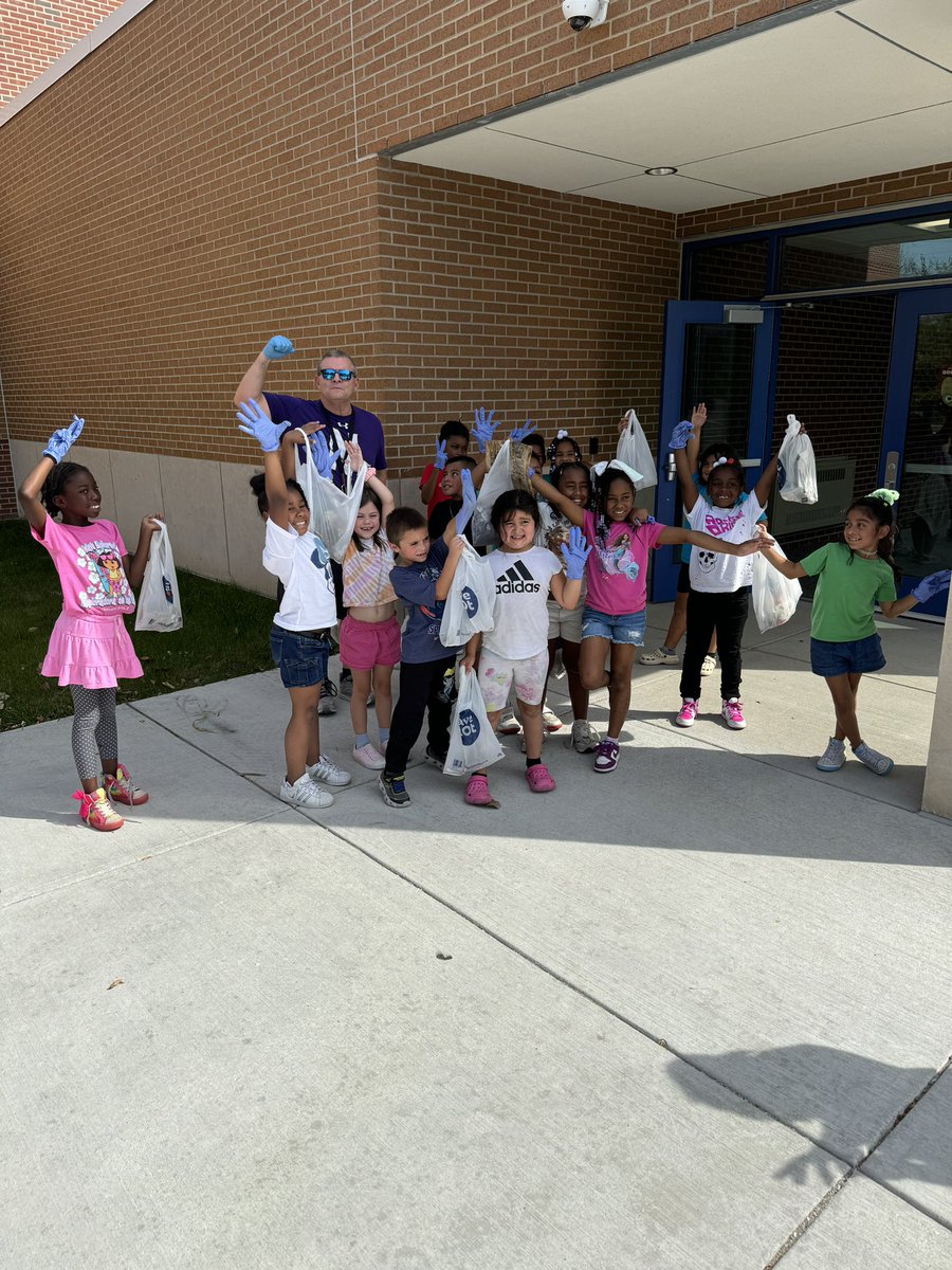 Kindness Club showed kindness to our school community by picking up trash around our playground and school. <a href="/eastridgeelemen/">eastridge elementary</a> #BeKind