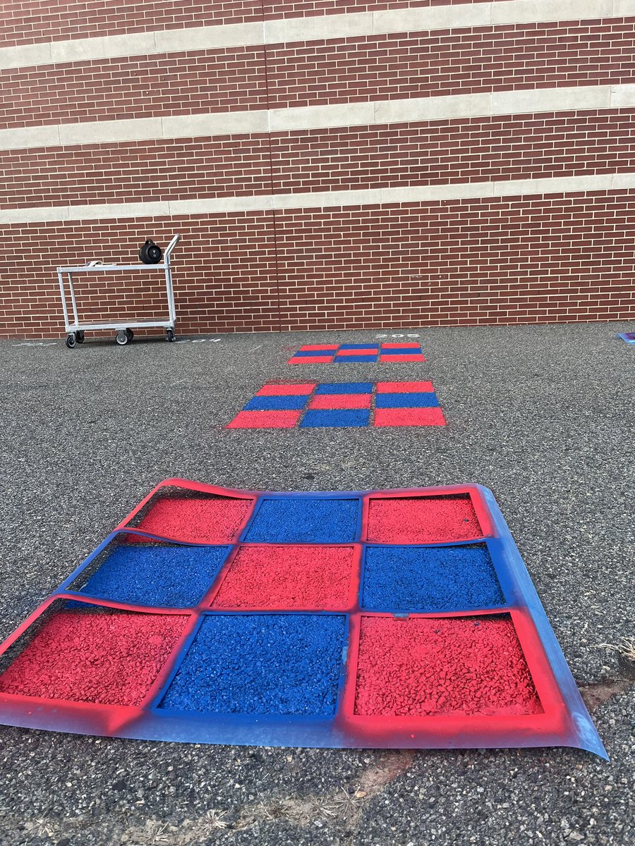EDETIGERS's tweet photo. We started our outdoor stencils to give our students more activities during recess. Thank you to our custodial staff! #CommUNITY https://t.co/TGuLkemWuo