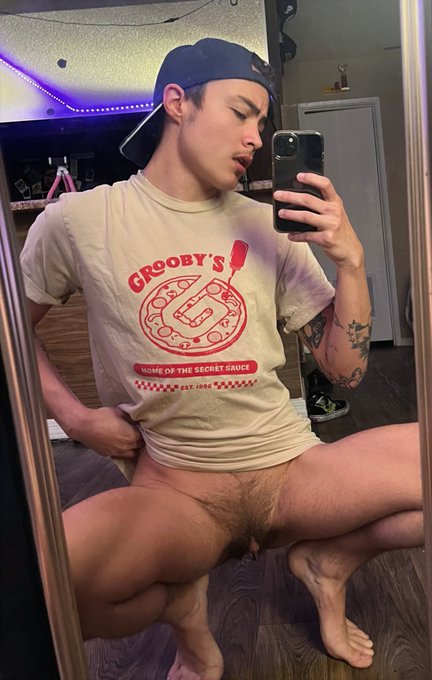 Watch Joey Michaels's leaked NSFW photo on TwXstars