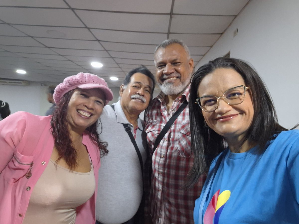 Red de Historia Memoria y Patrimonio del estado Falcón presentes en el Congreso Nacional del Bloque Histórico Bolivariano Populqe, Chavista y Socialista de Venezuela para el siglo XXI de las 4 generaciones y 7 Transformaciones 
<a href="/Centro_SBolivar/">Centro de Estudios Simón Bolívar</a>
<a href="/laredhistoria/">Red de Historia Memoria y Patrimonio</a> 
<a href="/RodulfoPerezVen/">Rodulfo Pérez</a>