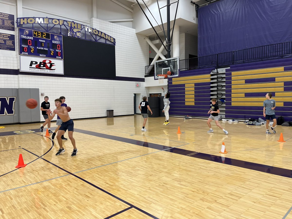 TBHS_Boys_Hoops's tweet photo. Enjoyed getting back to work this week with our HS group! Loved seeing the number of guys we had in the gym getting prepared for the upcoming season.  Looking forward to getting back at it next week! #Juice https://t.co/srrNpC7D6C