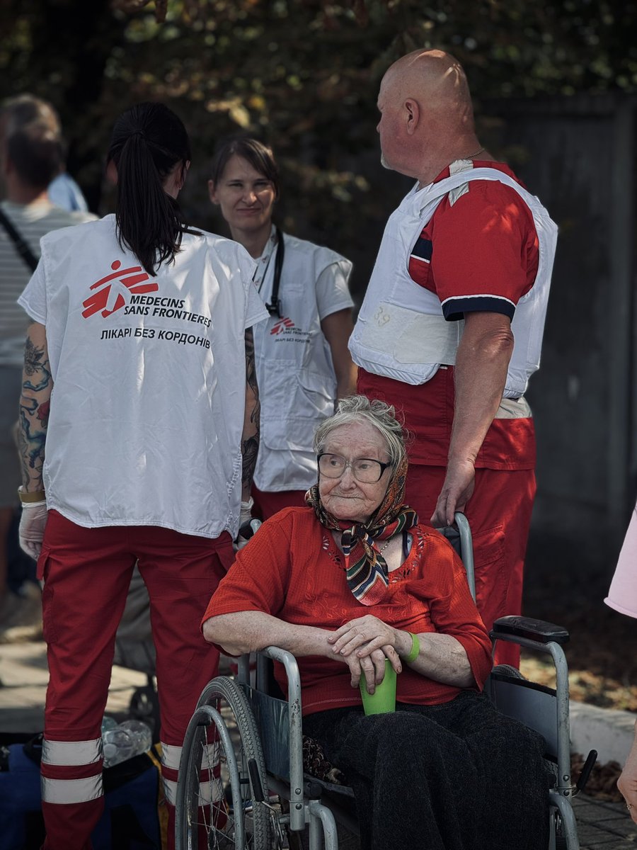 ArturBotchenko's tweet photo. 🚨 The evacuation is ongoing. 

Today, around 200 people were relocated to safer areas by @Ukrzaliznytsia 

Huge thanks to the @MSF team for ensuring the health and well-being of our passengers along the route. 
#Evacuation #HumanitarianAid #MSF #UkraineRussiaWar https://t.co/8w1hpTwCSZ