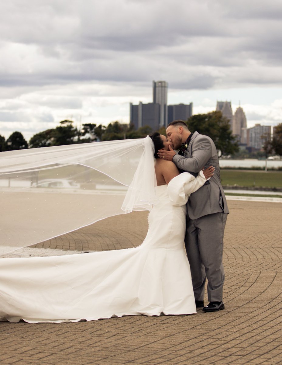crossed__paths's tweet photo. We can't wait to share more from this beautiful wedding, but for now here's a few sneak peeks😍 https://t.co/mfJ2ml3NSR