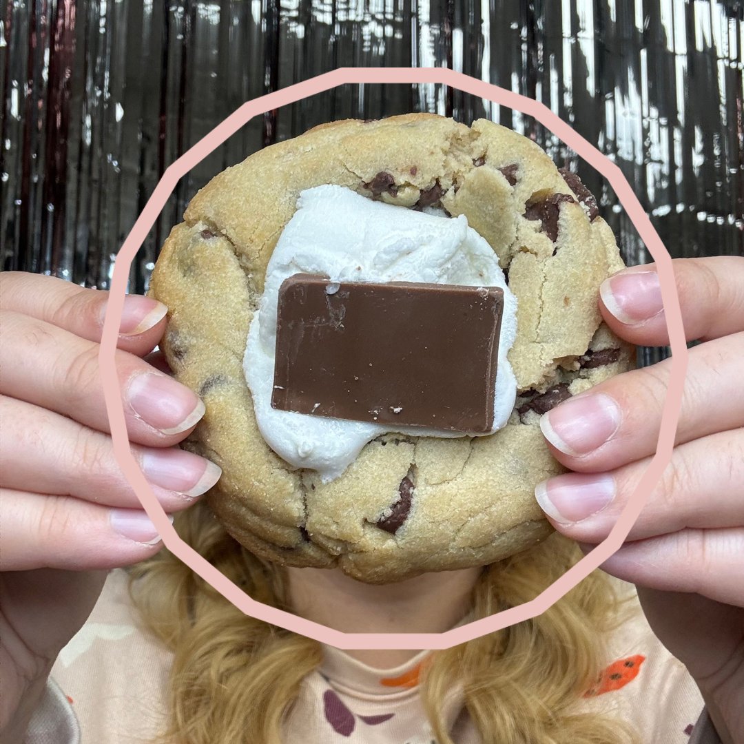 Size matters and Extravagant Cookies delivers! 🍪 These new Specialty Cookies are giant, loaded with delicious toppings, and bursting with flavor. Treat yourself to a cookie that’s as big as your cravings!   #GoBigOrGoHome #CookieLovers #Indulgence