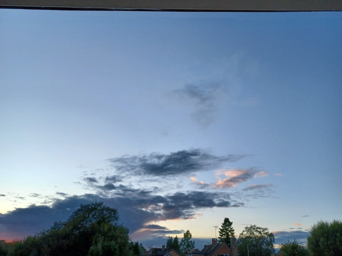 All 4 seasons today, ending with a fairly decent sky. Happy Thursday to all, keep it real folks! 💯 % 😁