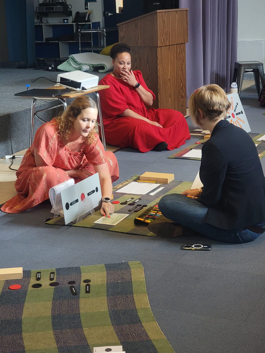 MontessoriHTX's tweet image. We truly appreciated having our #LowerElementary #parents join us for #Curriculum Night! Our curriculum serves as a roadmap for your child’s daily &amp;amp; long-term #learning, w/organized activities &amp;amp; #routines designed to promote specific learning outcomes &amp;amp; developmental progress.