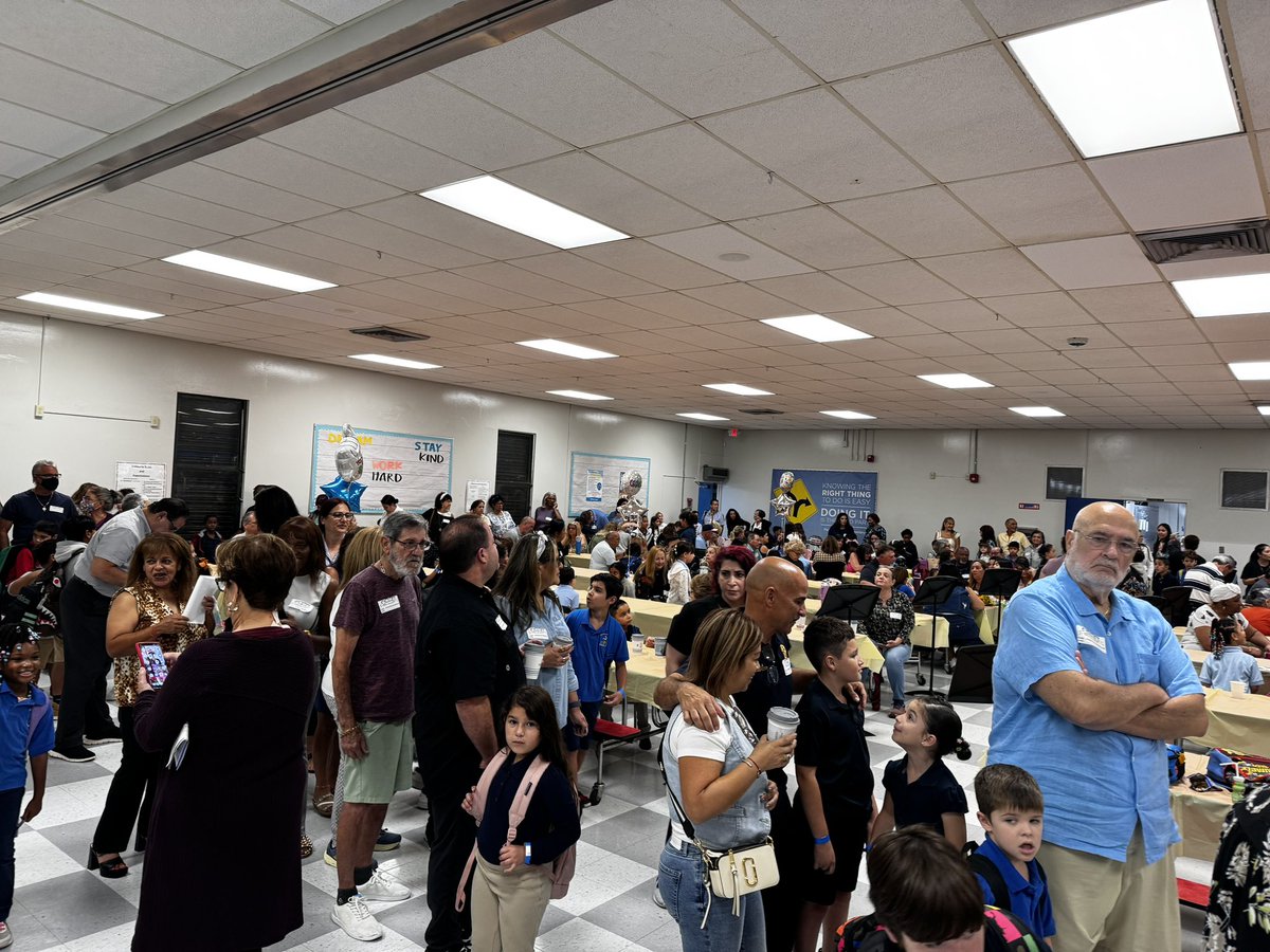 What an AMAZING day! We had over 300 grandparents show up for breakfast this morning! 🥳💙 Thank you all for your patience, participation, and for making this event so special. It was heartwarming to see so many families come together. We appreciate each and every one of you! 🙌