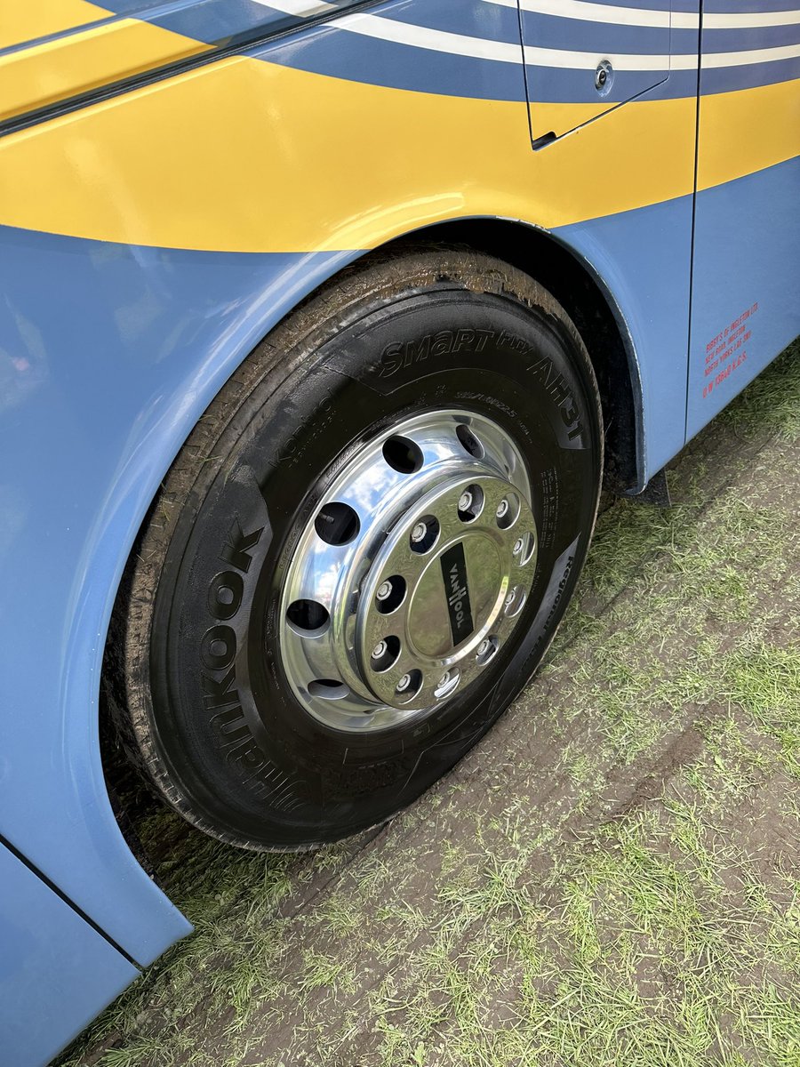 Always keeping the wheels clean, even on muddy jobs!