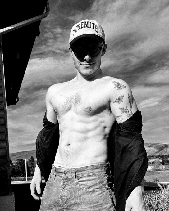Thoughts on black and white? https://t.co/6gqh1uq9gI
