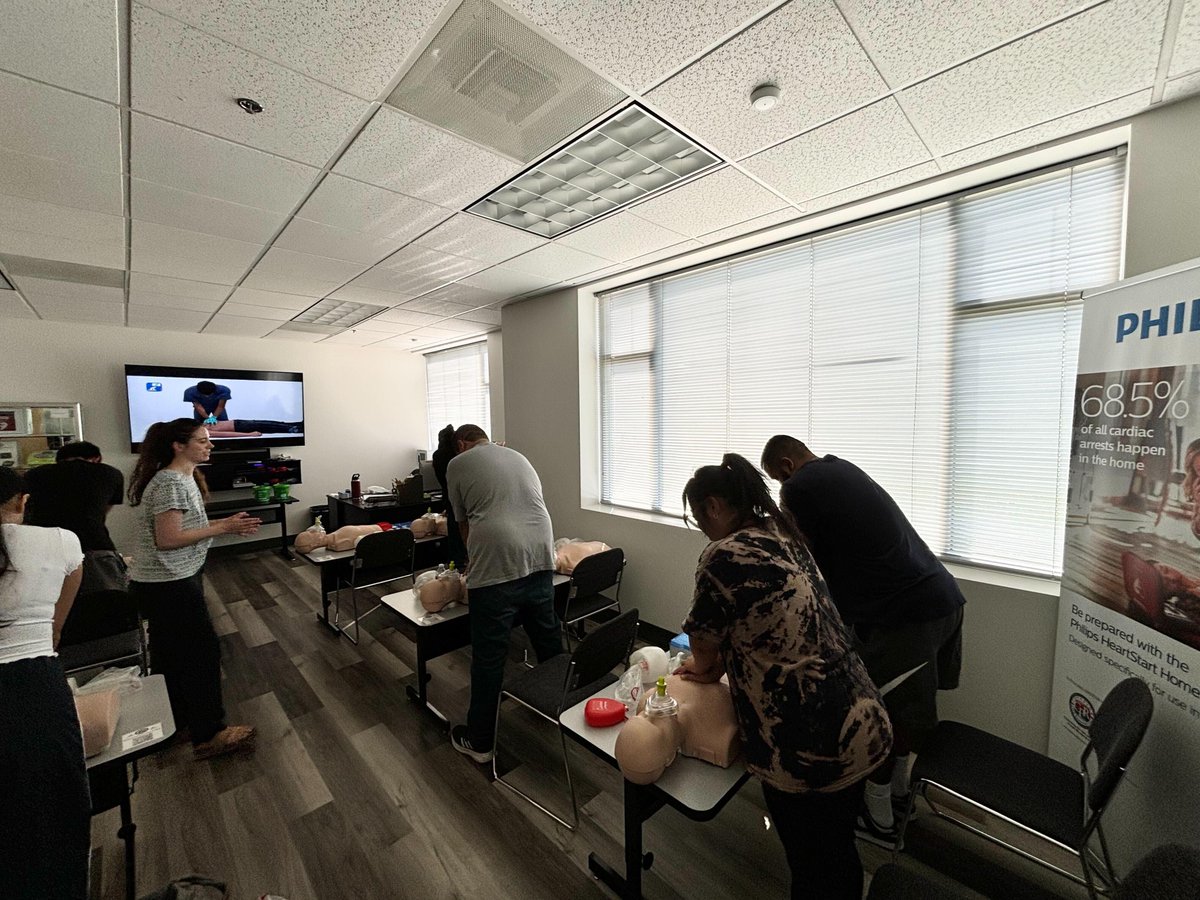 SLS_CPR's tweet image. Saving lives starts with learning the basics! ❤️💪We offer CPR classes all week long—join us and be ready to make a difference. #CPRTraining #LifeSaver #SkillsForLife #BePrepared