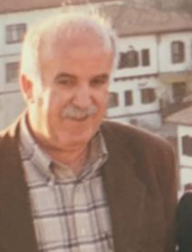 Bugün 12 Eylül, 8 sene yattı dile kolay büyüdük, baba değil hep ismail baba dedim cezaevinde görüşte.
Baba dediğimde büyüdüm, neye yaradı bilmem ama baba dedikten sonrada Diyarbakır cezaevinin sonucu kanserden öldü.
Gölgesi yetiyor mekanı cennet olsun.