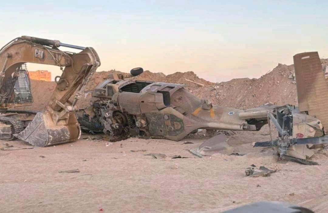 طائرة البلاك هوك الأمريكية التي أُسقطت في رفح وأسفرت عن مقتل 3 جنود وإصابة آخرين ..

#غزةـتقاوم
#بلاك_هوك