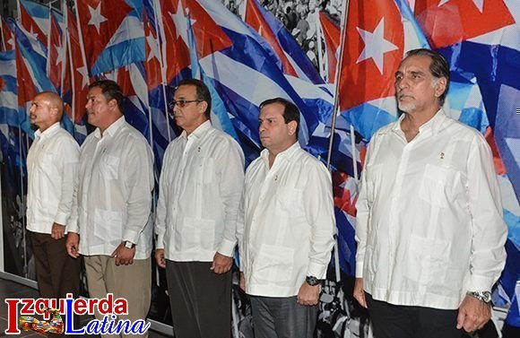 #Cuba el 12 de septiembre de 1998, son apresados en los EEUU y sometidos a largas e injustas condenas los 5 luchadores antiterroristas cubanos <a href="/GHNordelo5/">Gerardo Hdez. Nordelo</a>, <a href="/fernando5hicap/">Fernando5hICAP</a> , <a href="/SoldadodeFidel/">Ramon Labañino</a> , <a href="/Guerrerotony161/">Antonio Guerrero Rodriguez</a> <a href="/ReneCuban5/">René González S.</a> #IzquierdaLatina  #LatirAvileño <a href="/JHGcasanova/">julio Heriberto Gómez Casanova</a> <a href="/ivanc73/">Ivanc73</a>