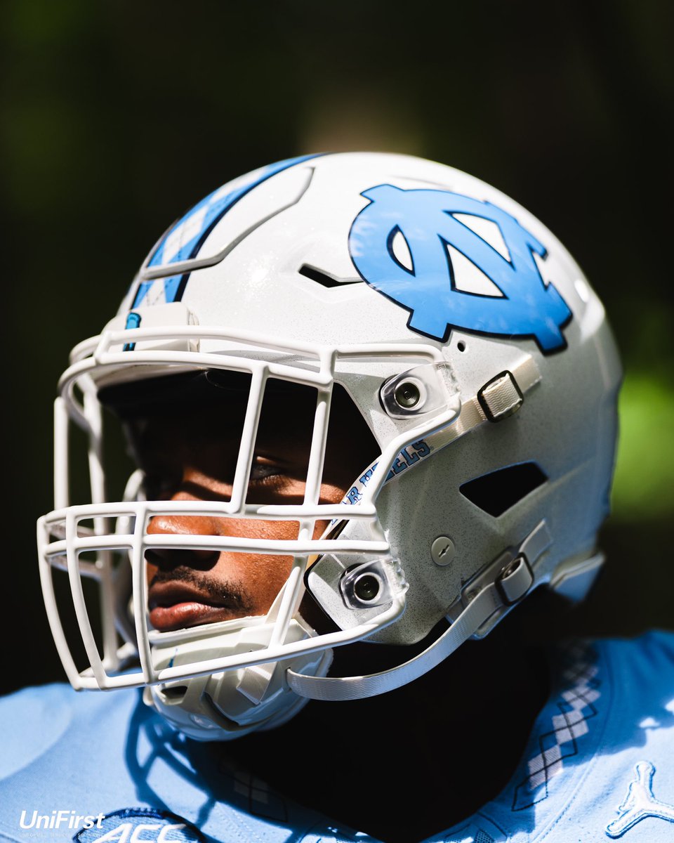 UNCFootball's tweet photo. Fall has arrived 🍃 

#CarolinaFootball 🏈 #UNCommon https://t.co/MrKlrHk0gI