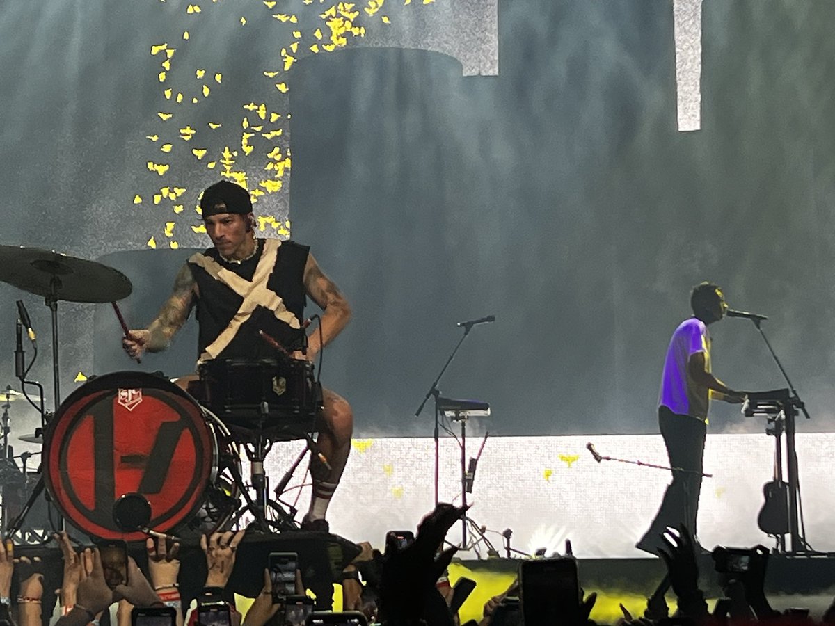 Avidpokerplayer's tweet photo. Another incredible show by the boys! They will never disappoint and always give their all every show! Thanks again @tylerrjoseph @joshuadun @twentyonepilots #clancyorlando https://t.co/eY9UKJNRzc