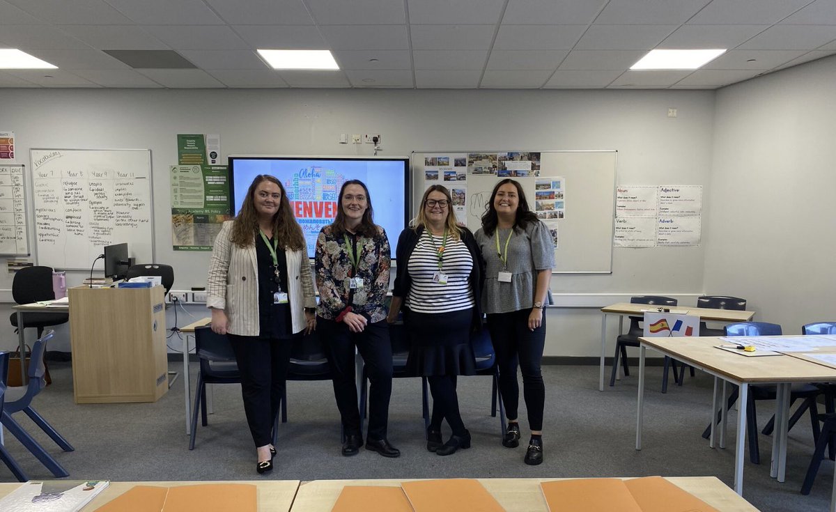 misslongmfl's tweet photo. TAH open evening tonight with this lovely lot🇫🇷🇪🇸 busiest one yet and lots of aspiring linguists🤩 https://t.co/C4J2BEyWt9