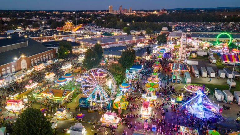 We’ve got 2 <a href="/umphreysmcgee/">Umphrey's McGee</a> shows on either side of the country this weekend. Tomorrow we hit <a href="/BenderJamboree/">Bender Jamboree</a> in Las Vegas w/lots of friends &amp; a late night show for me on the L4LM stage. Sunday UM makes our debut at <a href="/TheBigEFair/">The Big E</a> in Springfield, MA w/<a href="/LotusTweets/">Lotus</a>. 
L 7:30, UM 9 pm.