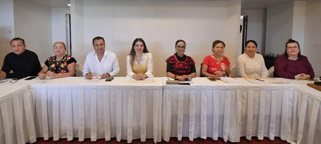 🔎 La Fiscalía Anticorrupción de Oaxaca está en riesgo de caer en manos de personas que, lejos de eliminar este cáncer en la entidad, solaparían y permitirían que la corrupción permanezca en las instituciones públicas.

AQUÍ LOS DATOS  ⬇️⬇️⬇️
lasnoticiasoaxaca.com/2024/09/11/ex-…