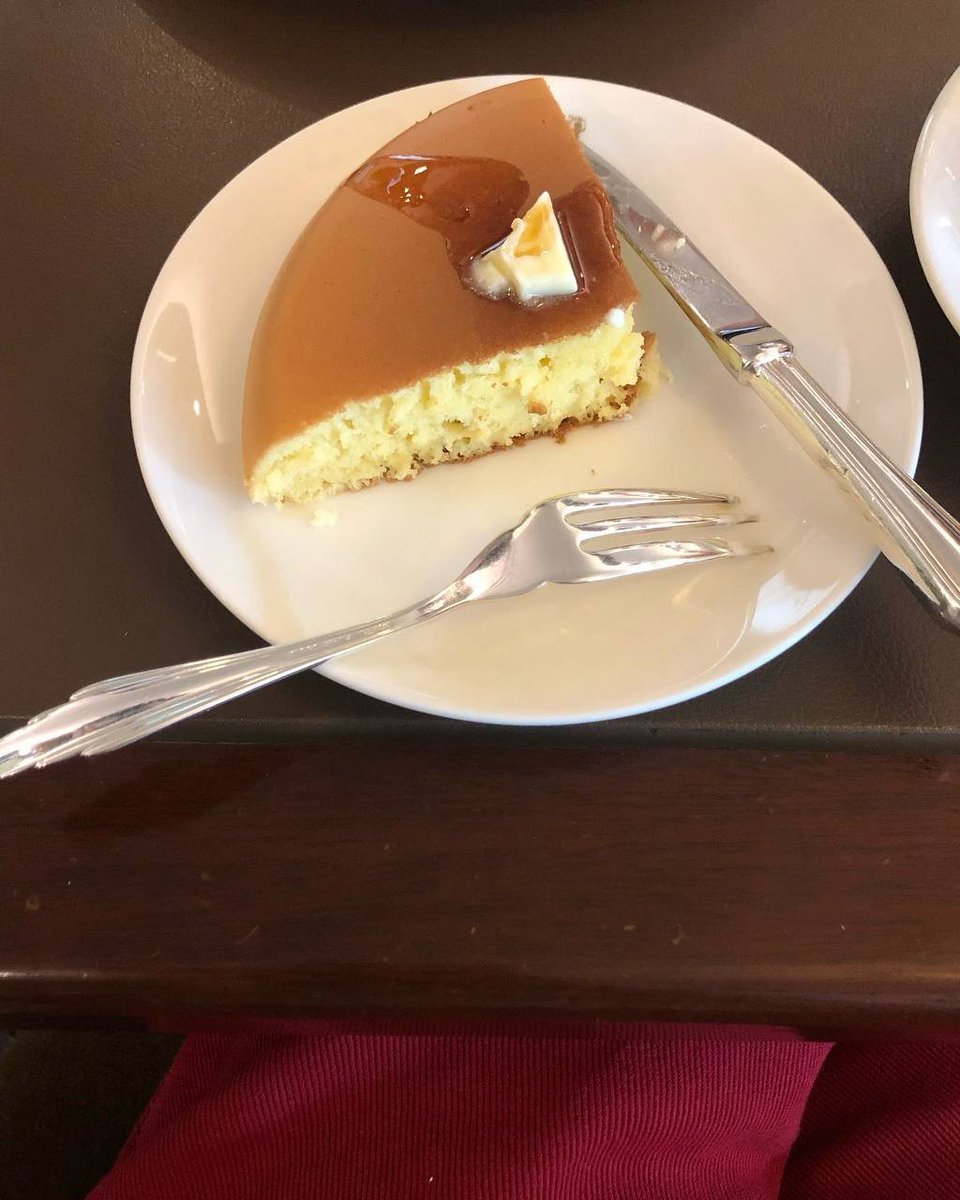 yuiitanakaa's tweet image. 도쿄 블로그 쓰다가 팬케이크 맛있었던 게 생각나서 🥞🪽푸딩도 먹어볼 걸 하고 . . 🍮