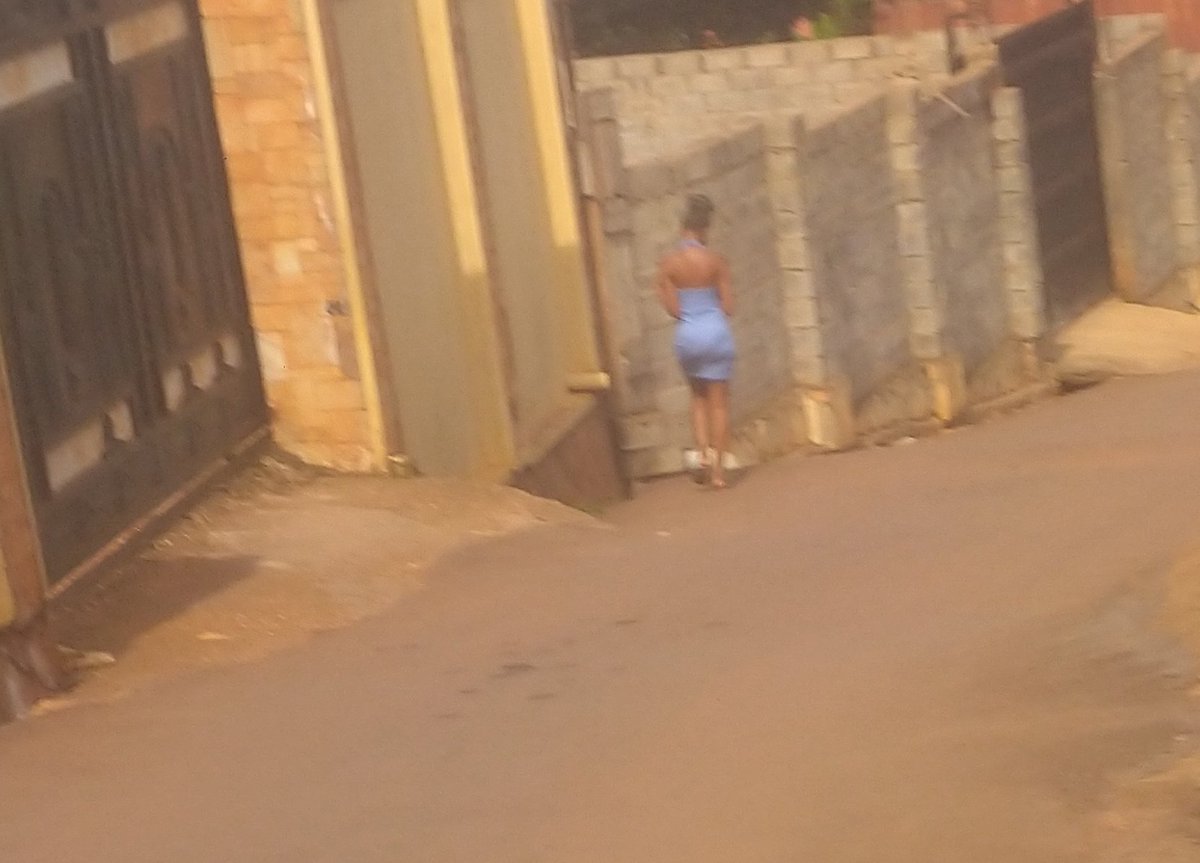 But some humans can decide to be super cute even from a distance 😂😂😂😂😊
