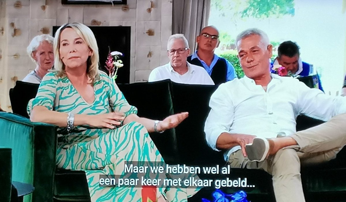JoyceDFoto's tweet photo. Maar wel een paar keer met elkaar gebeld 🙄
Nog een geluk dan dat #Sjoerd je nummer via je hulpje los heeft weten te peuteren #Mirjam . #benbvolliefde #benbvolliefdedereünie https://t.co/dD1Epnprii
