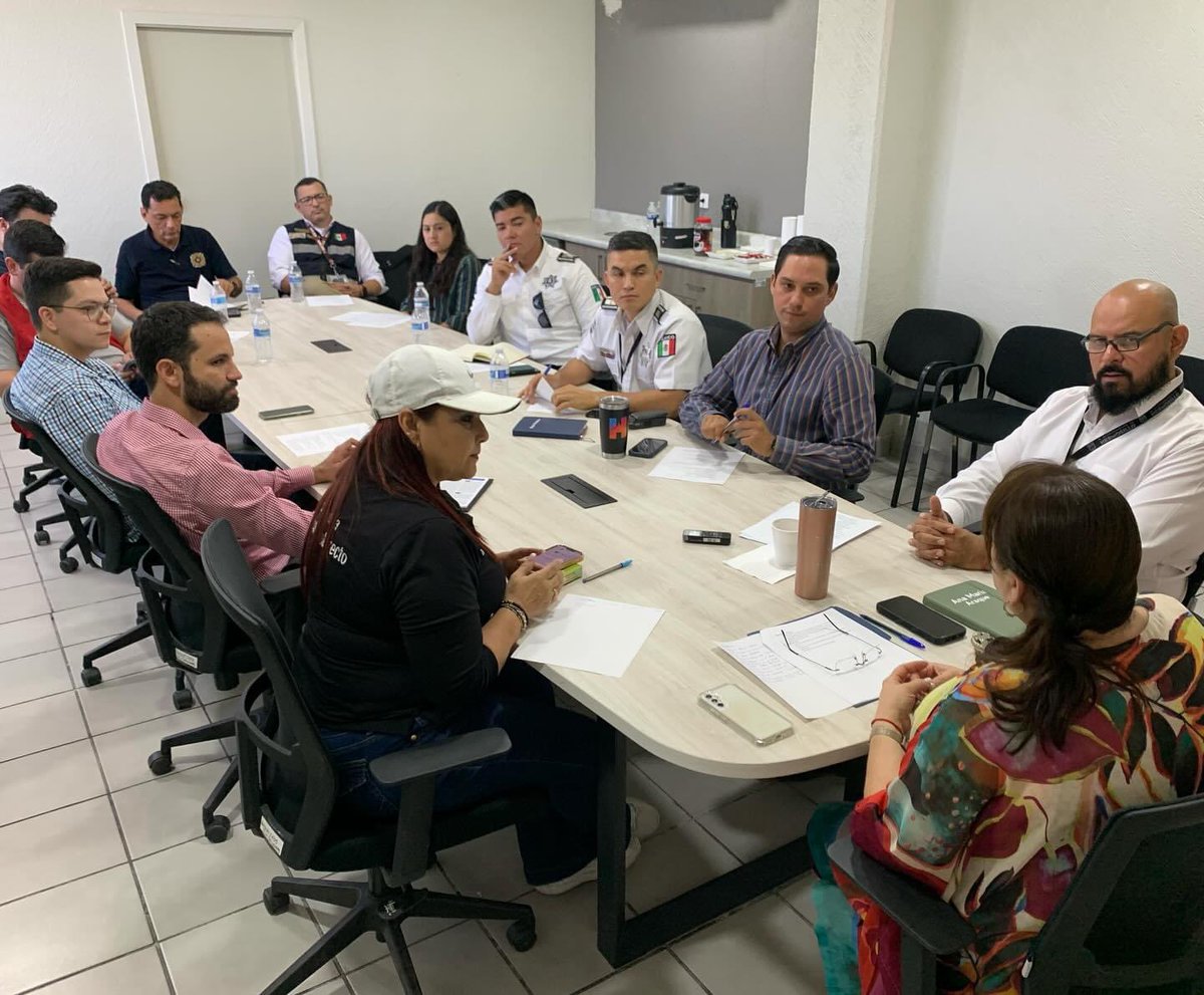 ZulmaGal's tweet photo. Cerramos reunión de seguimiento del proyecto del CARRIL RÁPIDO DE EMERGENCIA, donde estuvimos participando y sumando esfuerzos con diferentes dependencias e instituciones comprometidas con la seguridad vial.
#TuRegidoraEnContactoDirecto
#CerrandoBien
#VamosRespetando https://t.co/iOAJFfqSaE