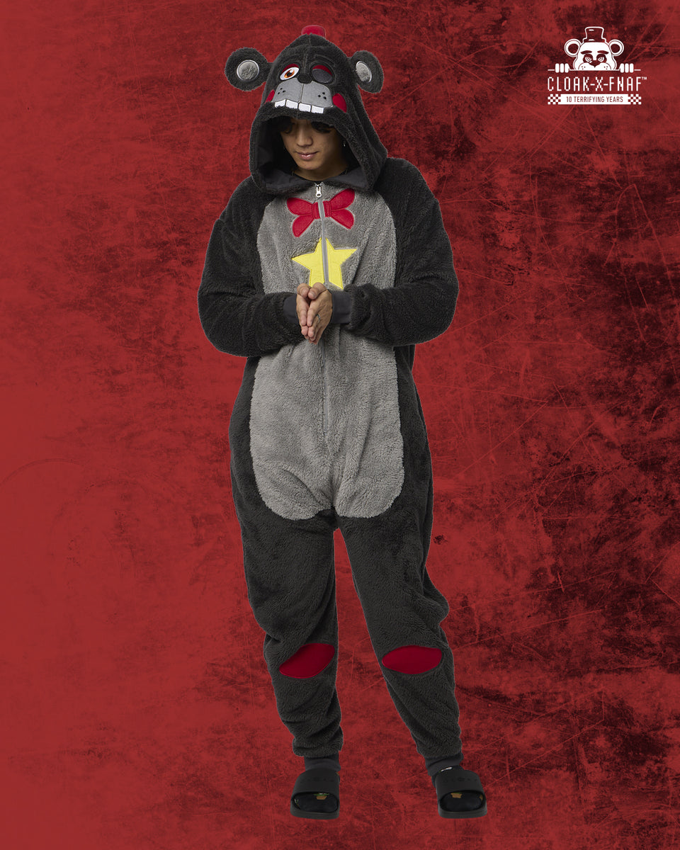 FNAFAlerts's tweet image. We've teamed up with CLOAK to give away TWO of each of these items from their Unsung Heroes Collection:

Lefty's Onesie
King of FNAF Varsity Jacket
The Puppet's Cardigan

To enter, retweet this tweet &amp;amp; follow @FNAFAlerts &amp;amp; @cloakbrand! Winners will be selected at 8PM EST on 9/15.