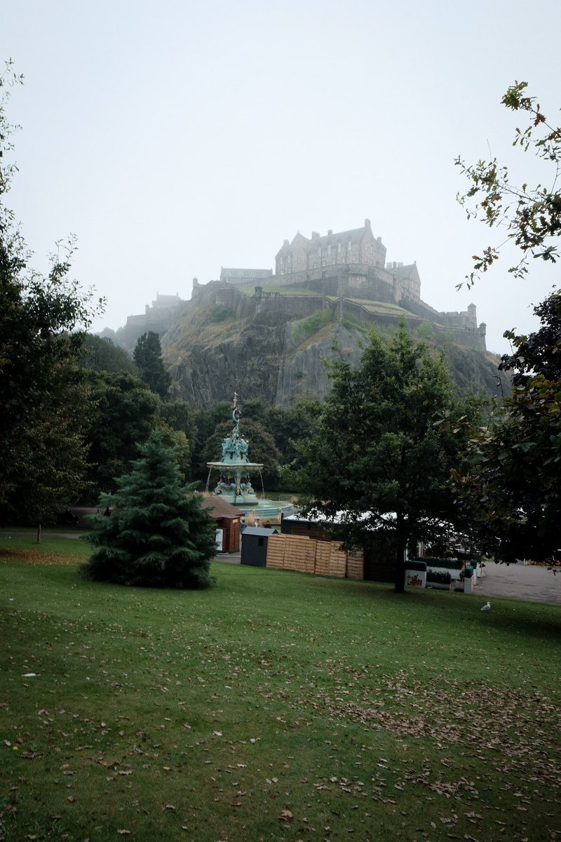 lutien02's tweet photo. Edinburgh in its element https://t.co/bCdUXas4t8