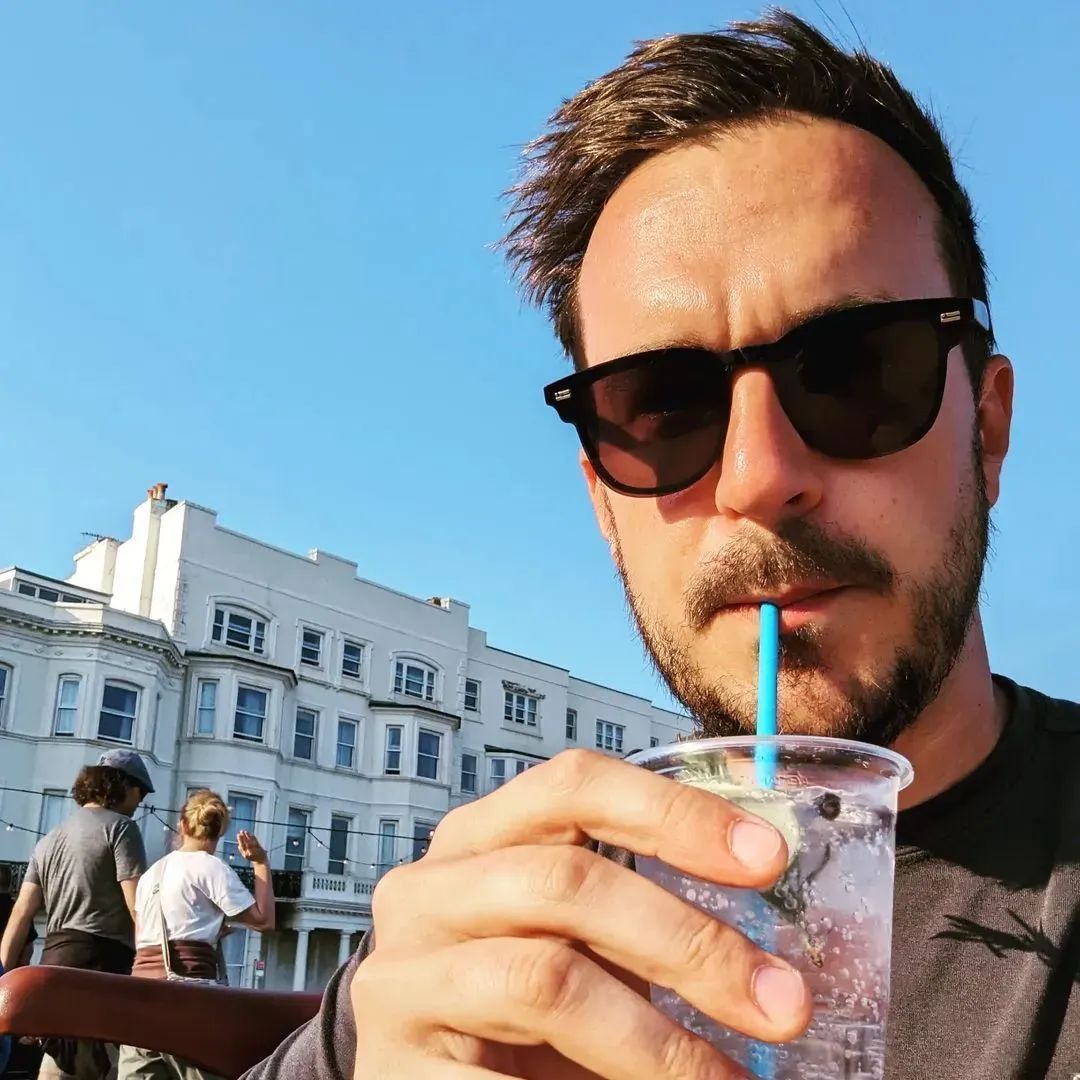 WorthingGin's tweet photo. "Cheeky #worthinggin half way round my cycle route. Don't mind if I do 😁😎"
The best pit stop!
Thanks for stopping by #brightongeek Cin cin!
.
.
.
#summertime #cycleride #pitstop #brightsun #wonderfulday #sunshineyday #summersun #worthing #worthingbeach https://t.co/zsmHUBAqH5