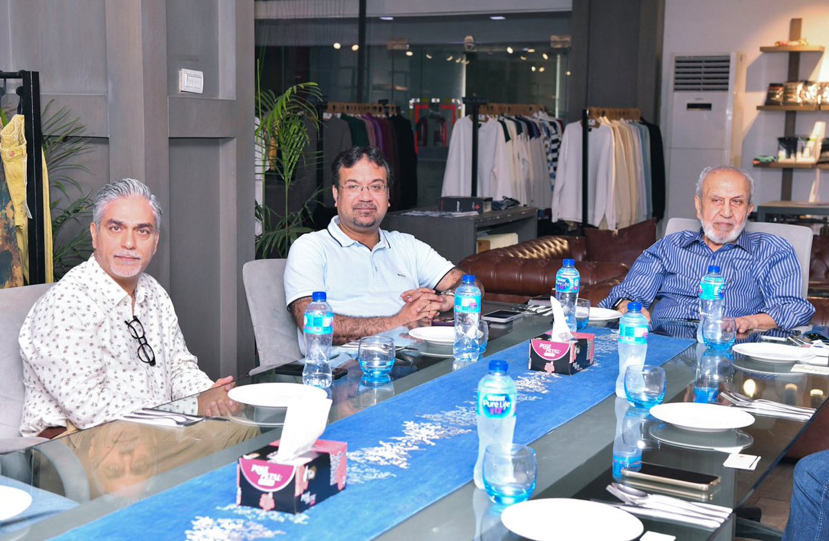 youngfsd's tweet photo. Had the pleasure of hosting Mr Syed Sohail Ahmed Emirates Airline Cargo Manager alongside Rapid Cargo Director, Mr. Saqib Majeed. We discussed innovative solutions for seamless sea and air services. Looking forward to working together. #Emirates #SadaqatLimited https://t.co/RUnAzg5ekt