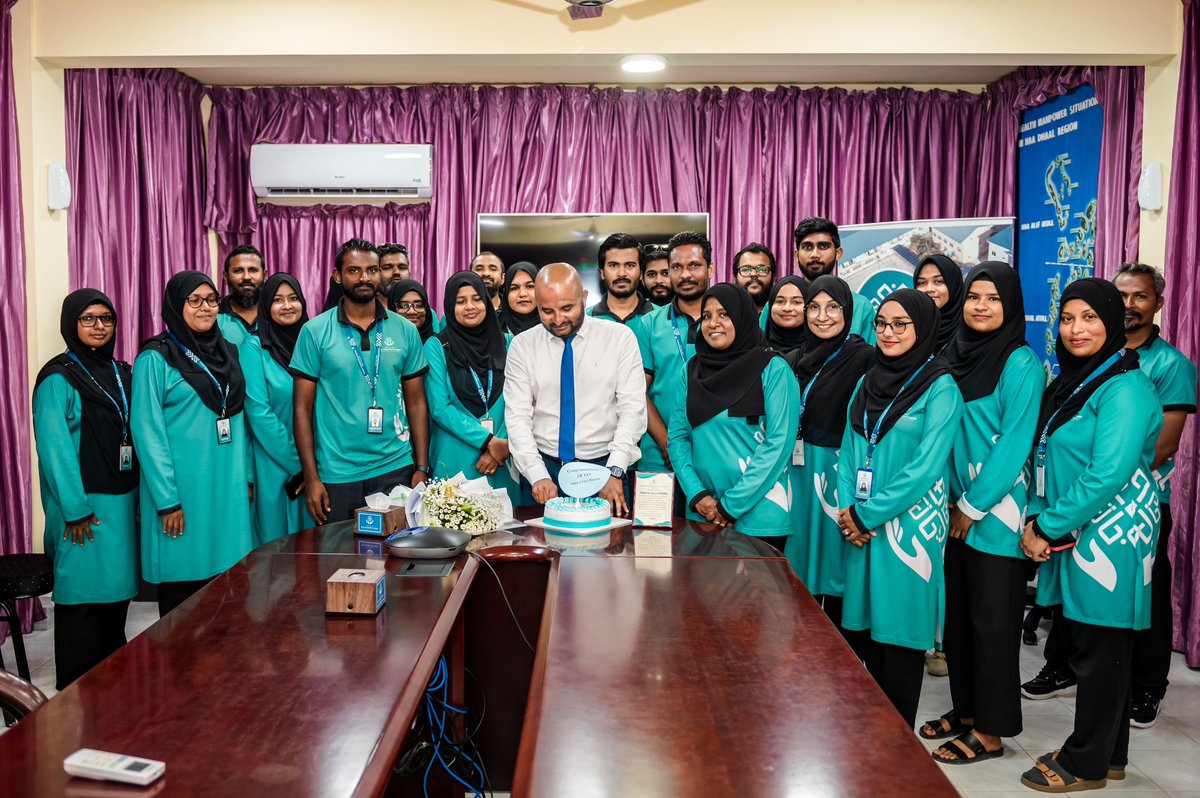 KRHmv's tweet photo. After a welcome ceremony at Alimas Maalam, Deputy Chief Executive Officer Mr. Ahmed Faiz Hassan had a brief meeting with the team. At the ceremony, a special token of appreciation was also presented to Mr. Ahmed Faiz Hassan for his valuable services to Kulhudhuffushi Regional Hospital over the past 16 years.

@MoHmv 
@governmentmv 
@presidencymv