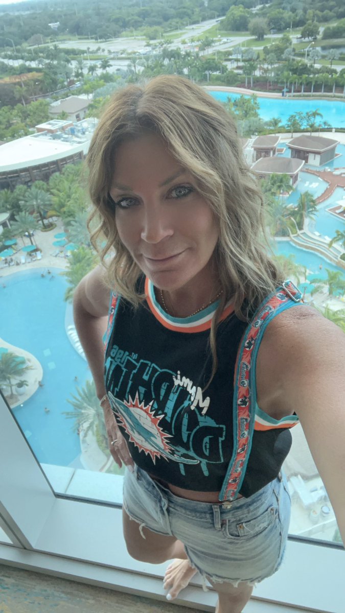 It’s like Christmas Day 🐬🧡🐬 now let’s be kind to each other no fighting keep your mouth and hands to yourselves. LETS GO 🐬🧡🐬