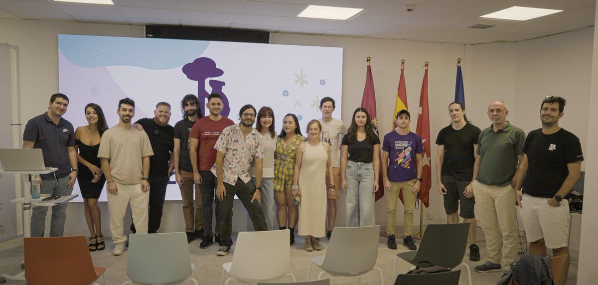 Foto de familia en la ponencia de <a href="/sacerro_rocks/">Santiago Cerro López</a> en <a href="/Puerta_Inno/">Puerta Innovación</a> 
Con el patrocinio de <a href="/SiteGround_ES/">SiteGround España</a>