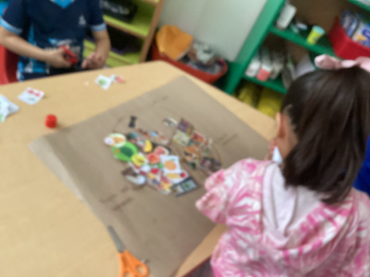 We learnerd about the eat well plate🍎✨
<a href="/CSBoficial/">Colegio Simón Bolívar</a> <a href="/AraceliGis51584/">Araceli Giselle Guerrero Gomez</a>