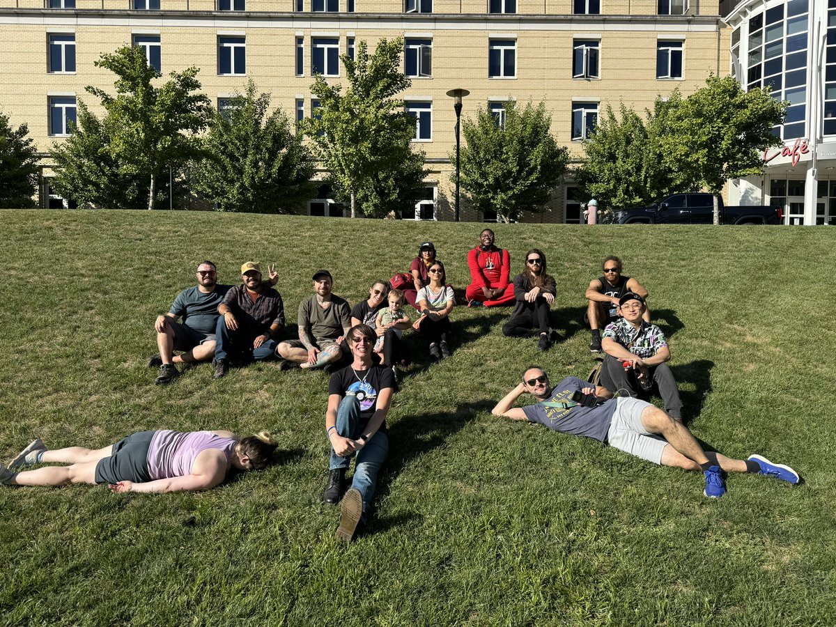 Majorly delayed, but we had at least 86 players come out to participate in Falinks Raid Day and even had one player obtain their first shundo! We were wiped out by the end of it, but the players who made it to the end of the event gathered at CMU for a group photo. #commbassador