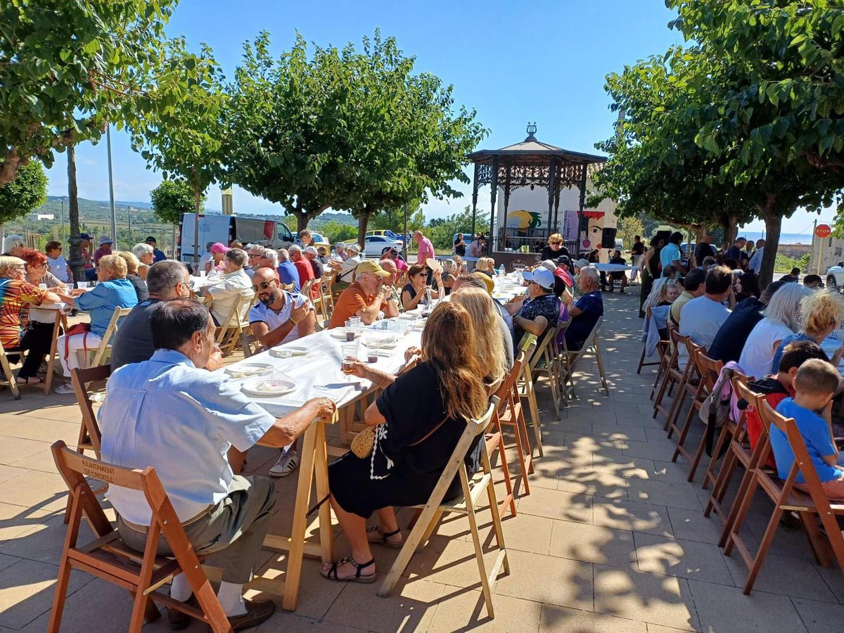 🟡🔴 Ayer, 11 de septiembre, tuvo lugar la Diada Nacional de Catalunya, y en Creixell realizamos un acto institucional para celebrarlo

🫀 Como alcaldesa tuve el placer de leer el 'Manifest de la Diada 2024'

🥰 Espero que todos hayáis pasado una Feliz Diada

#creixell #diada