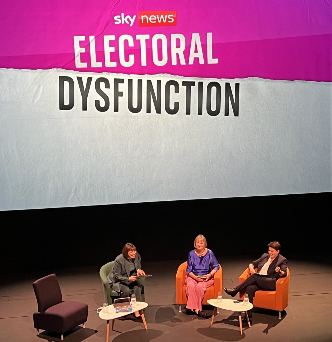 lizzyc76's tweet image. Fabulous to be spending the evening in these wonderful women's company #Flannel ⁦@BethRigby⁩ ⁦@RuthDavidsonPC⁩ ⁦@HarrietHarman⁩ ⁦@SkyNewsPolitics⁩ #electoraldysfunction
