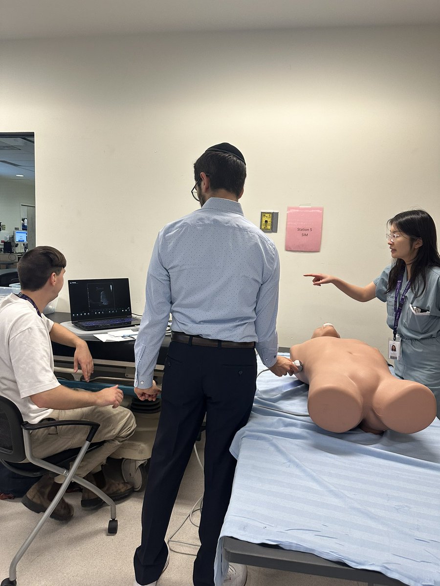 Delighted to see our excited PGY1s learn #POCUS fundamentals at this weeks <a href="/UofT_DoM/">Department of Medicine University of Toronto</a> Core Internal Medicine half day! 🩻
&gt;Our focus was pleural effusions and free abdominal fluid 

<a href="/RB_Cavalcanti/">Rodrigo Cavalcanti</a> <a href="/LMelvinMD/">Lindsay Melvin</a> <a href="/UofTIMChiefs/">University of Toronto IM Chief Residents</a> <a href="/LeoraBD/">Leora BD</a> <a href="/ZoeSYLau/">Zoe Lau</a> <a href="/TheAlyssaLouis/">Alyssa Louis</a>
