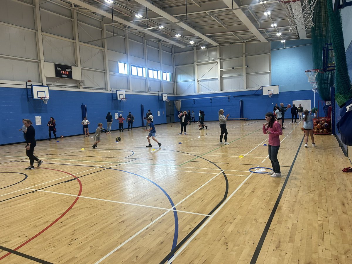 WilliamwoodHS's tweet photo. Thank you to our S1 families for attending our family learning sessions within English, F&amp;TT, Maths and PE 🏀📚👨🏽‍🍳. 

#WWHSPE #Responsibilityforall https://t.co/BbUDDIUrzE