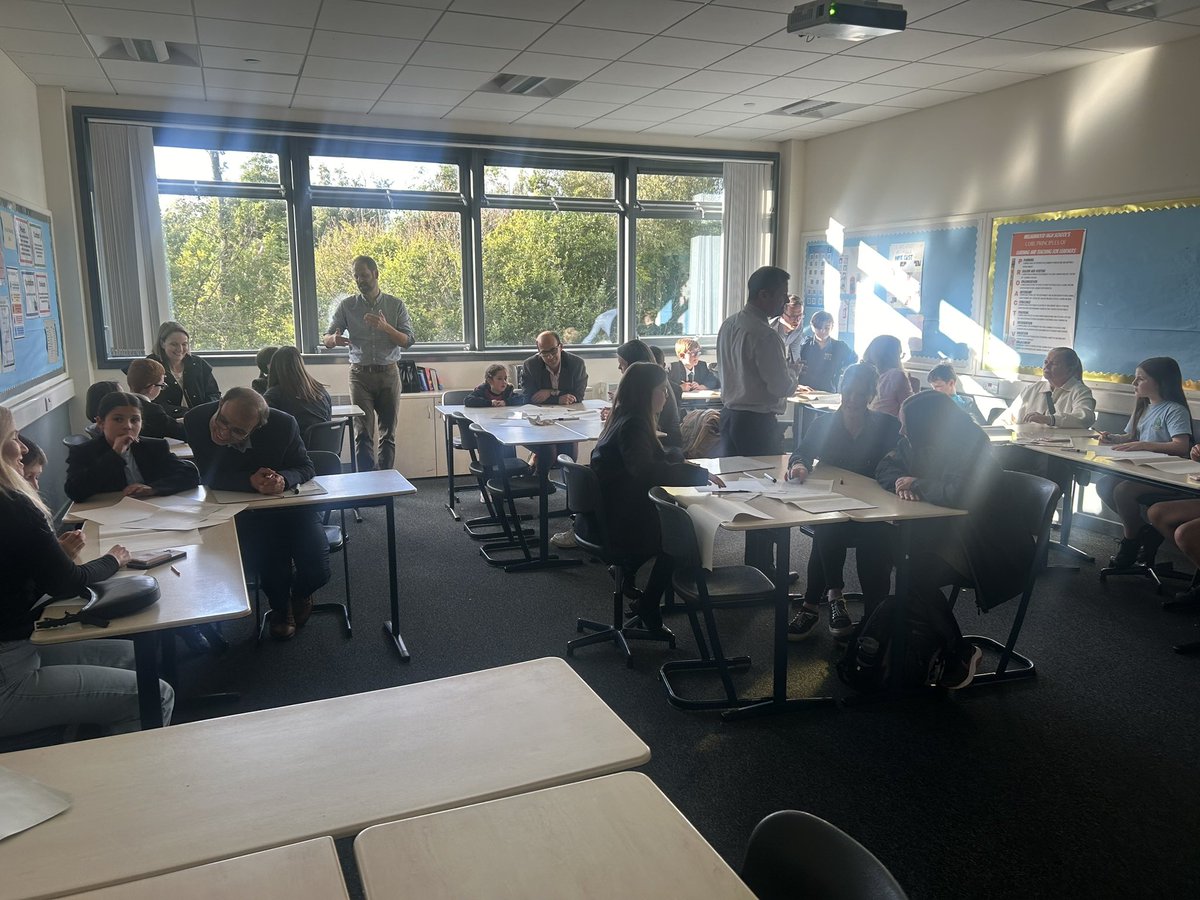 WilliamwoodHS's tweet photo. Thank you to our S1 families for attending our family learning sessions within English, F&amp;TT, Maths and PE 🏀📚👨🏽‍🍳. 

#WWHSPE #Responsibilityforall https://t.co/BbUDDIUrzE