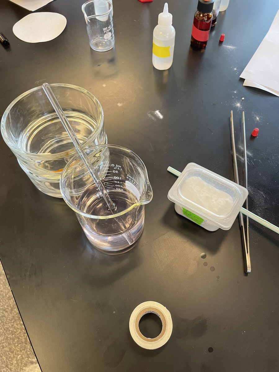 karlkidd22's tweet photo. Biochemists @ FHS looked at identifying proteins and lipids in FCC BSCI 150! 🧫🧪🥼#fhsscience @CadetsPrincipal @FCPSSecSci https://t.co/1VwyhYIp04