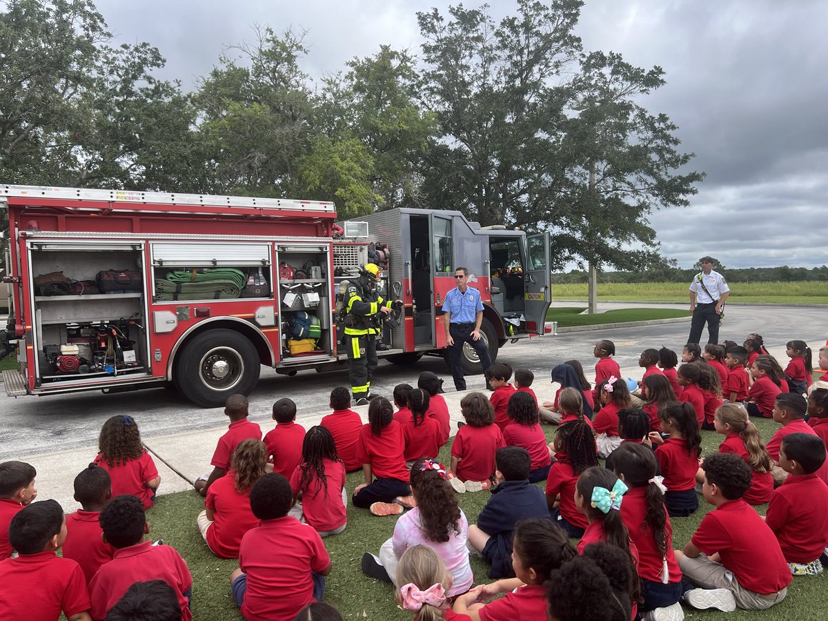 Four_C_Charter's tweet photo. Kinder &amp; 1st grade met Osceola Fire Rescue today! They learned fire safety, how to stay safe, the equipment used, &amp; not to be scared of firefighters in their gear. Thanks to our HOSA students for stepping up to teach the last group when the firefighters had to leave! #FireSafety https://t.co/SEH8HNhWxw