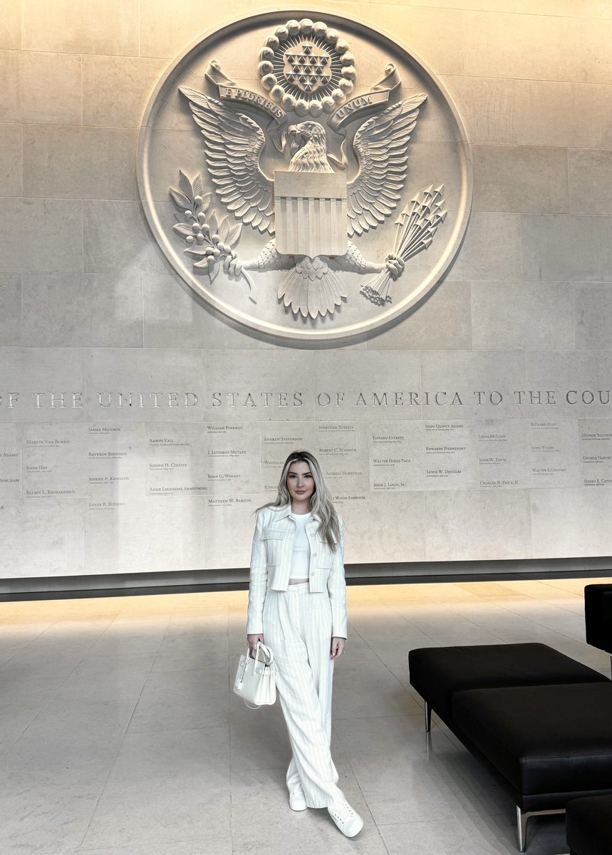 Laura Lacole tweet media