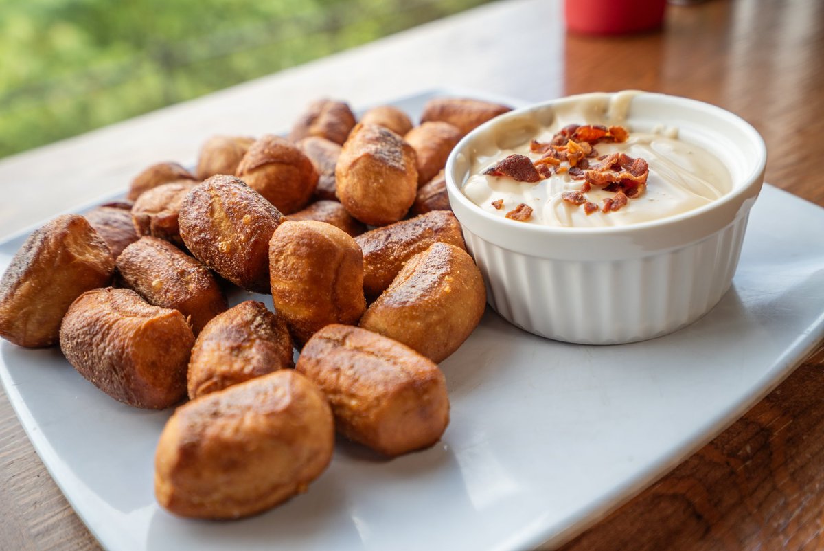 The beer cheese is back!!! You can order it with Pretzel Bites or get it on the side with your fries. Made with our German Kolsch, just in time for Oktoberfest 🍻