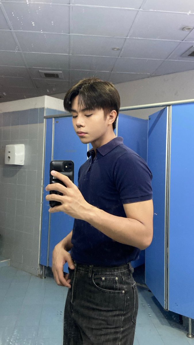 Hyacinthus000's tweet image. (Bi)เป็นหมาเด็กใส่เเว่นคับ หน้าตาพอใช้เป็นintrovertนะครับ เเต่ถ้ามีเเฟนจะติดเเฟนมากคับ ตัวหนาคับ กอดอุ่น เพราะชอบเข้ายิม กินง่าย เลี้ยงง่ายคับ ช่วยเธอเลือกเมนูอาหารได้คับ ชอบเดินจับมือคับ สามารถเปลื่ยนทุกที่เป็นโลกส่วนตัวที่มีเเต่เธอได้คับ มีใครอยากเป็นเจ้าของมั้ย🥹#imaginforyou