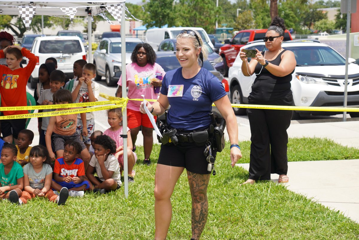 SarasotaPD's tweet photo. Saluting all of the AMAZING women of the Sarasota Police Department and all women in policing - #NationalPoliceWomanDay! You are breaking barriers and paving the way for future female officers, and that's truly awesome.πππ #YouGoGirl #MakingUsProud https://t.co/WTOcdxeBnu