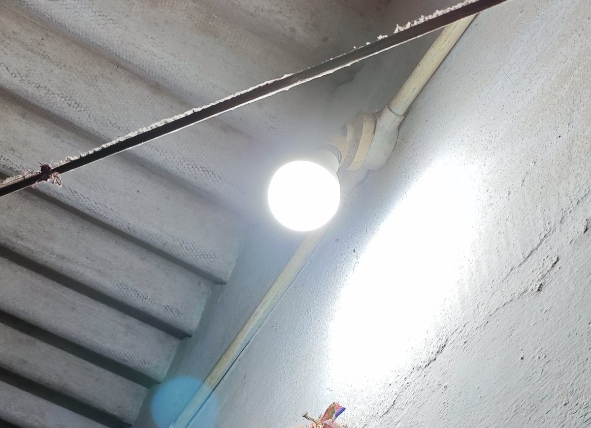 Logesh15998244's tweet photo. In puzhal current came #powercut #chennai https://t.co/mxnXoaxpt9