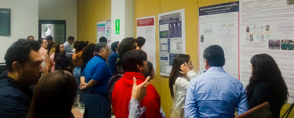 f_nastasi's tweet photo. Última actividad del seminario: los y las ganadores del call de @ysi_commons dialogan con los estudiantes de @de_economica @megpiuamx ciudad https://t.co/9bZgL74tNU